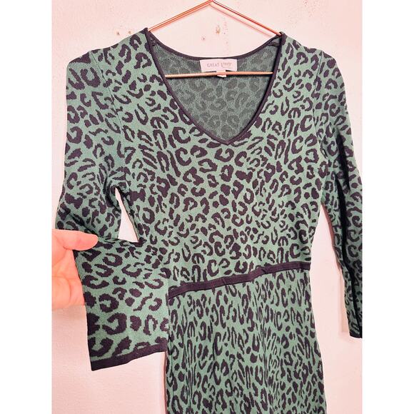 GREAT JONES Forest Green Leopard Jacquard Knit V-Neckline Hourglass Dress sz XS - Picture 9 of 15